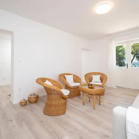 Beachfront Apartments Nincevic * 特罗吉尔