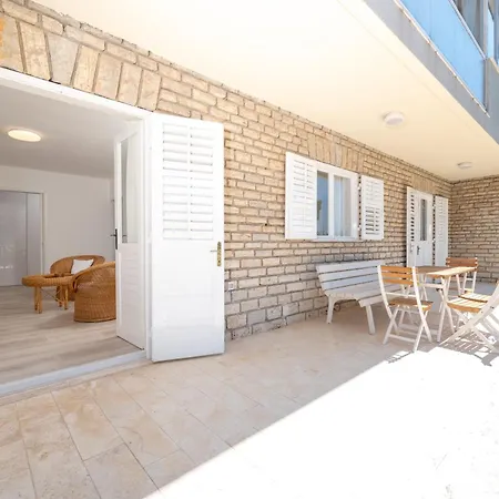 Beachfront Apartments Nincevic 公寓 *