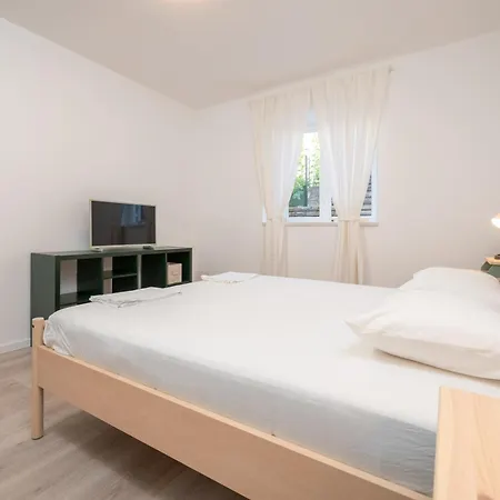 Beachfront Apartments Nincevic * Trogir