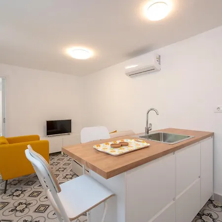 Beachfront Apartments Nincevic Appartement *